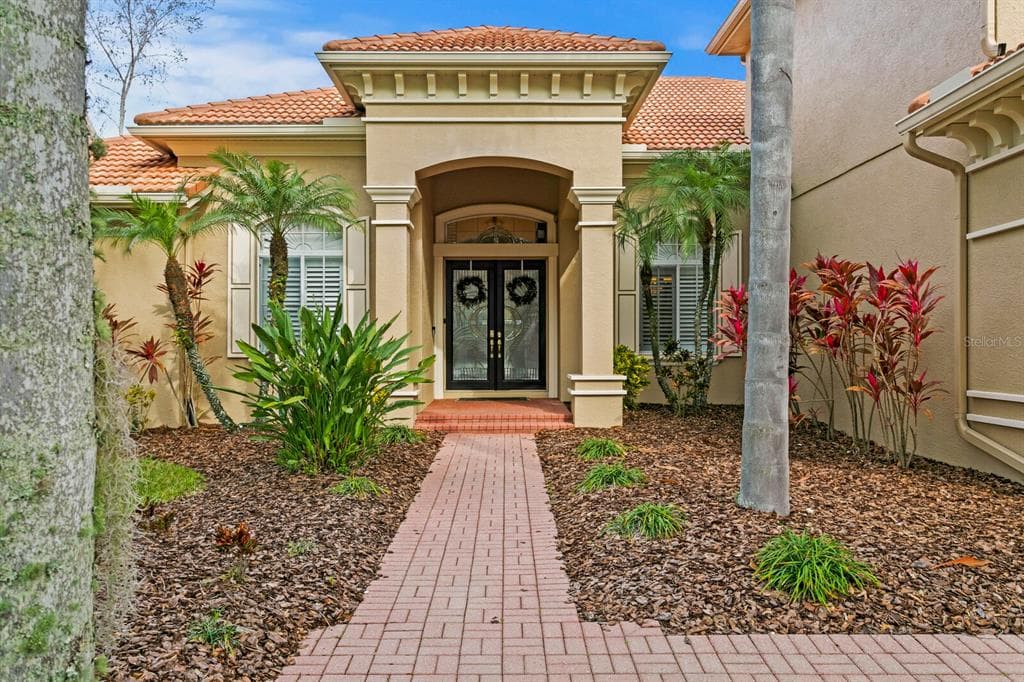 5006 WAYDALE LANE TAMPA, FL 33647