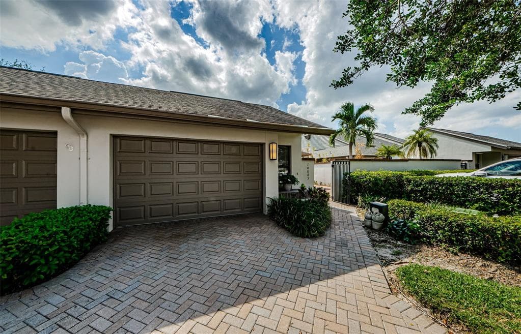 10685 ANDREW LANE UNIT 10685 SEMINOLE, FL 33777