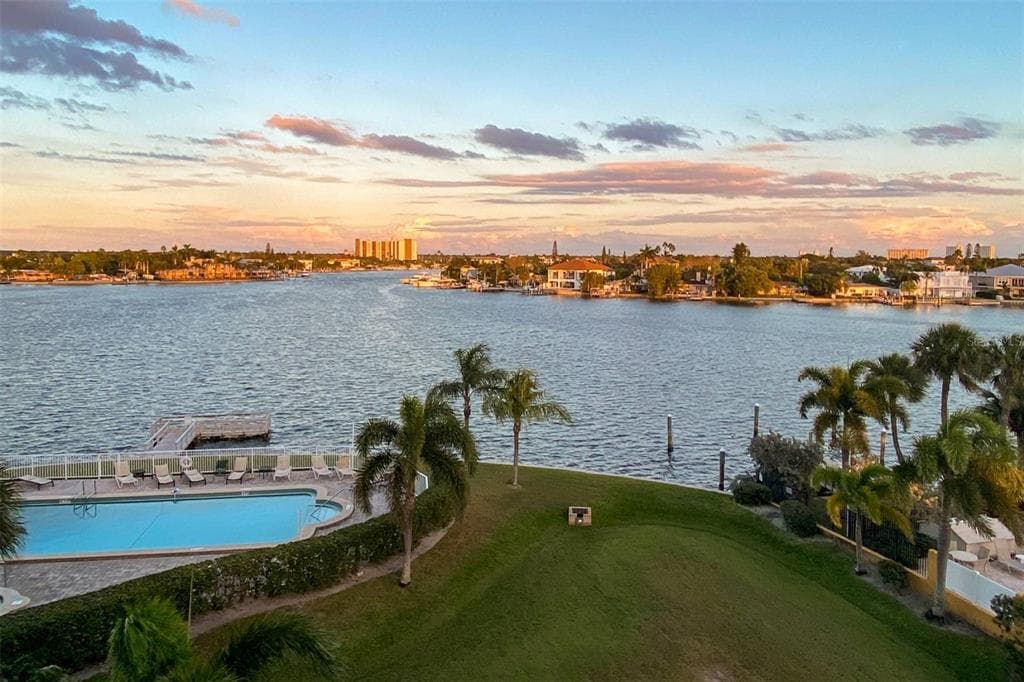 10315 GULF BOULEVARD UNIT 307 ST PETERSBURG, FL 33706