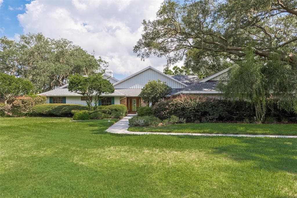 623 ROYAL DORNOCK COURT TARPON SPRINGS, FL 34688