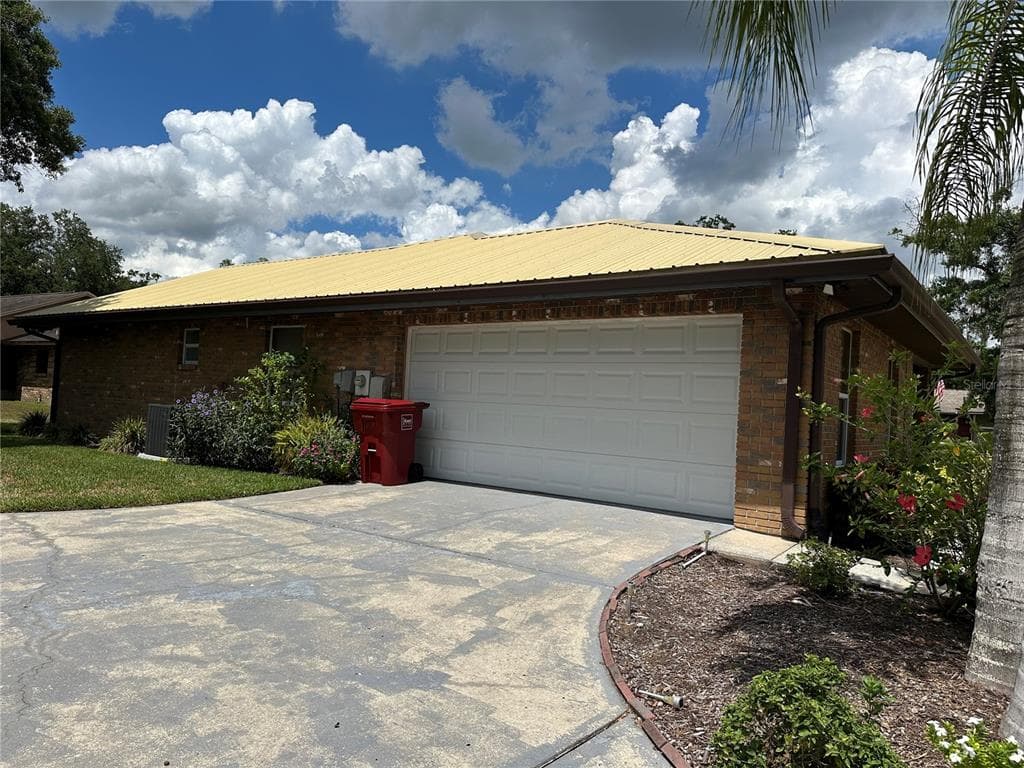 1023 REDBUD CIRCLE PLANT CITY, FL 33563