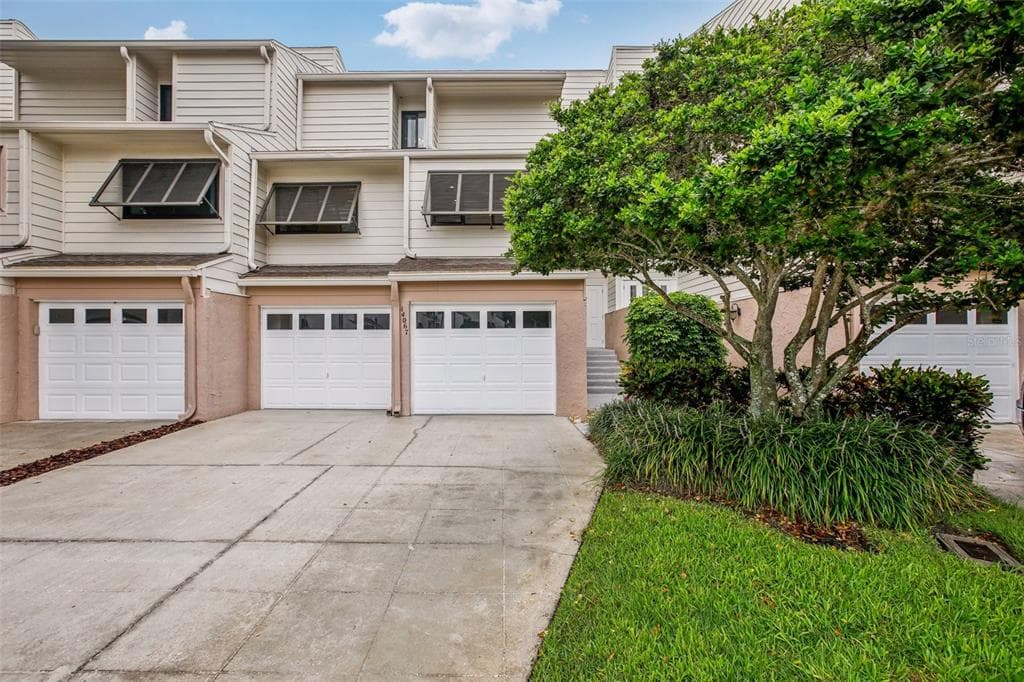 14067 LAKE POINT CLEARWATER, FL 33762