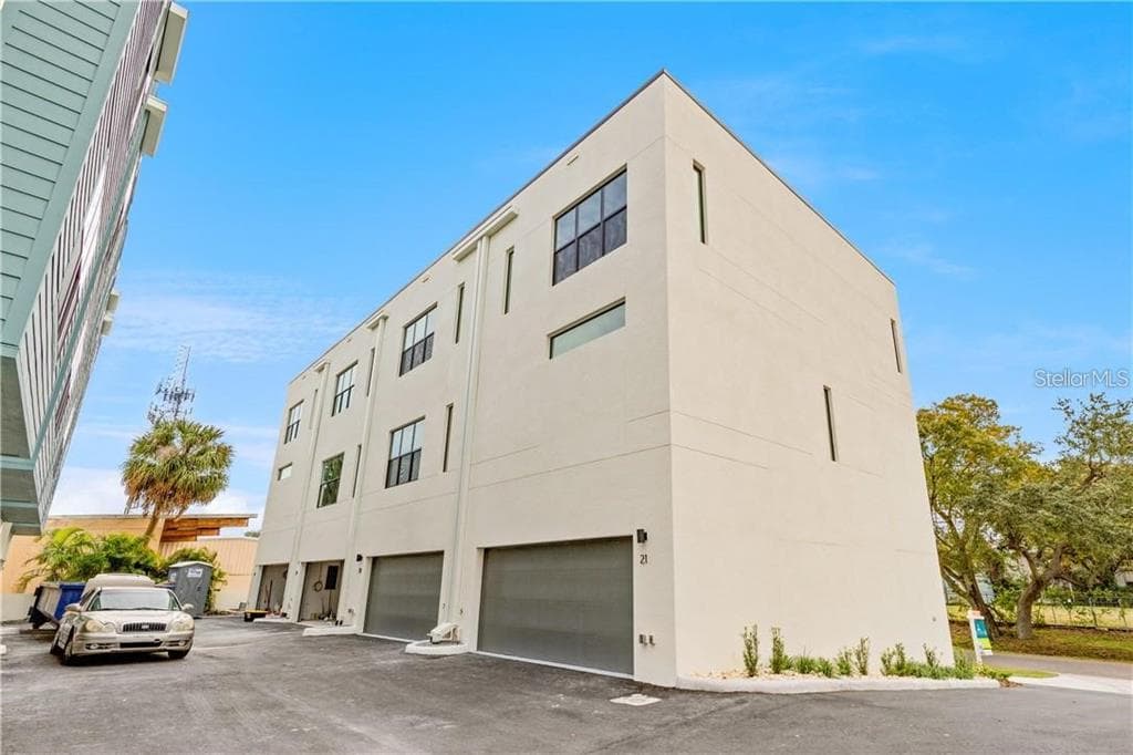 4810 W MCELROY AVENUE UNIT 20 TAMPA, FL 33611