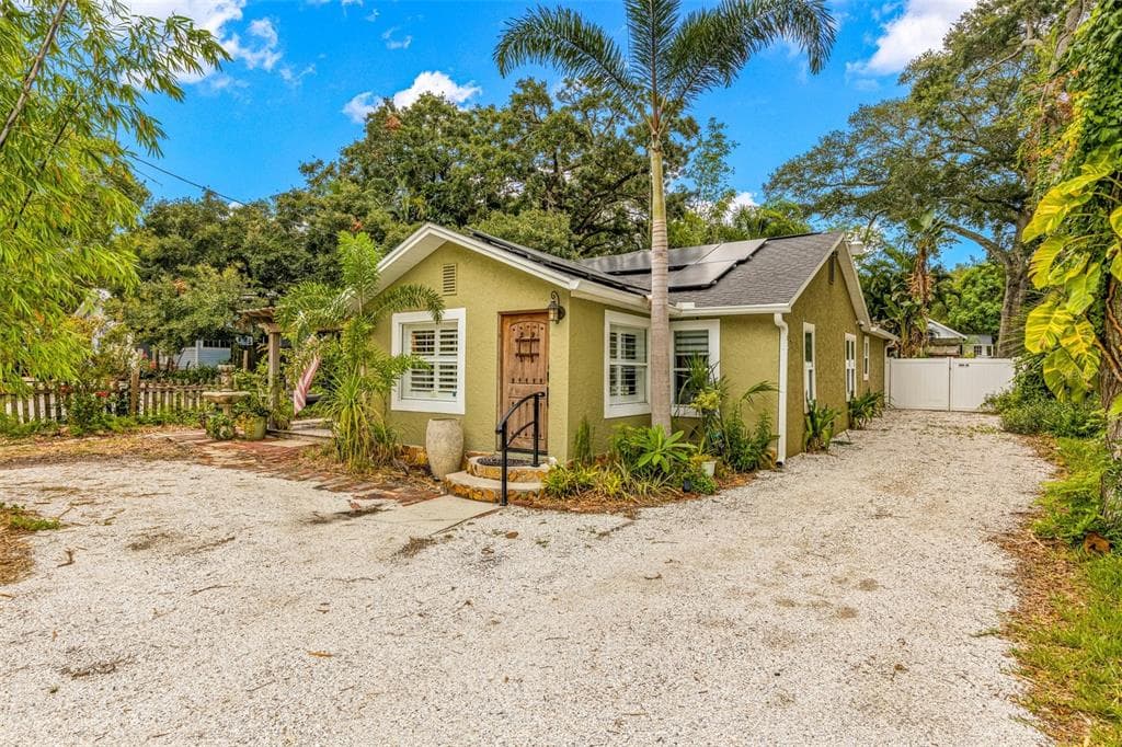 825 CAROLINA AVENUE TARPON SPRINGS, FL 34689