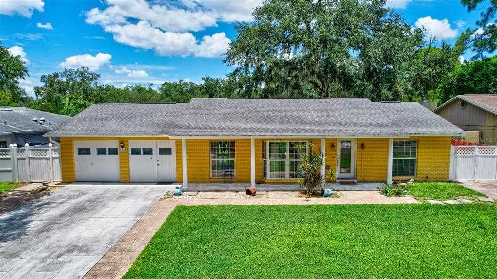 8009 W HIAWATHA STREET TAMPA, FL 33615