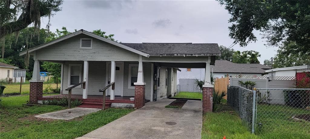 8520 N BROOKS ST TAMPA, FL 33604
