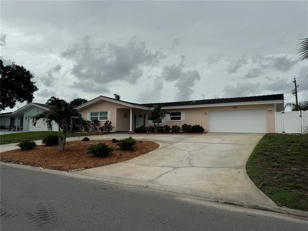 3746 HIGH BLUFF DRIVE LARGO, FL 33770