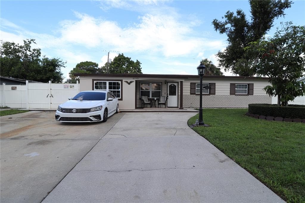 5112 GATEWAY DRIVE TAMPA, FL 33615