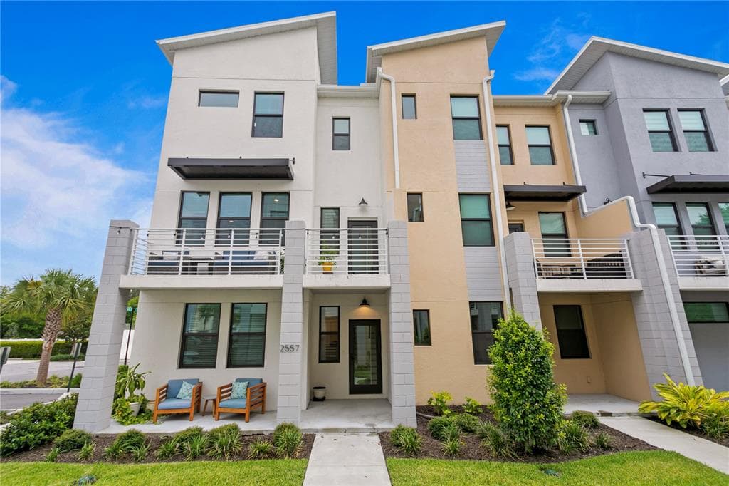 2557 11TH PLACE N ST PETERSBURG, FL 33713