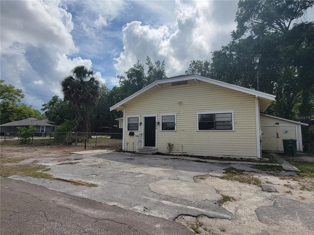 8004 N KLONDYKE ST TAMPA, FL 33604