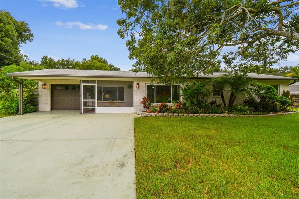 2108 CROSBY ROAD VALRICO, FL 33594
