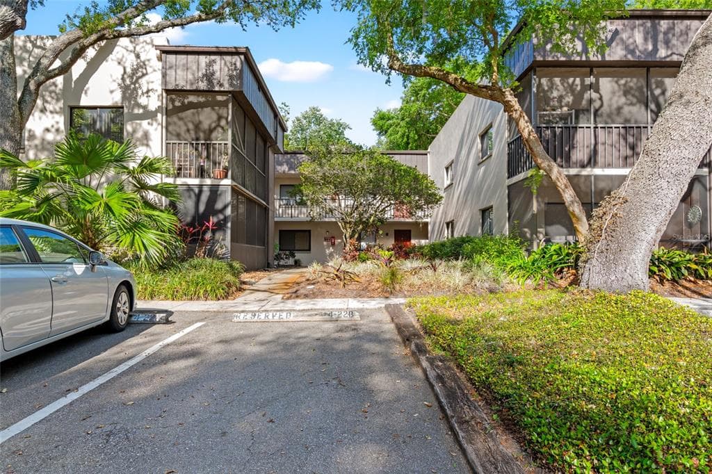 11720 RAINTREE VILLAGE BOULEVARD UNIT A TEMPLE TERRACE, FL 33617