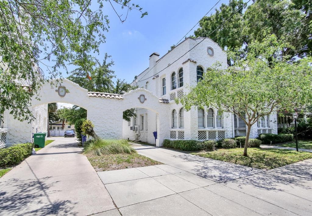 2116 W DEKLE AVENUE UNIT 3 TAMPA, FL 33606