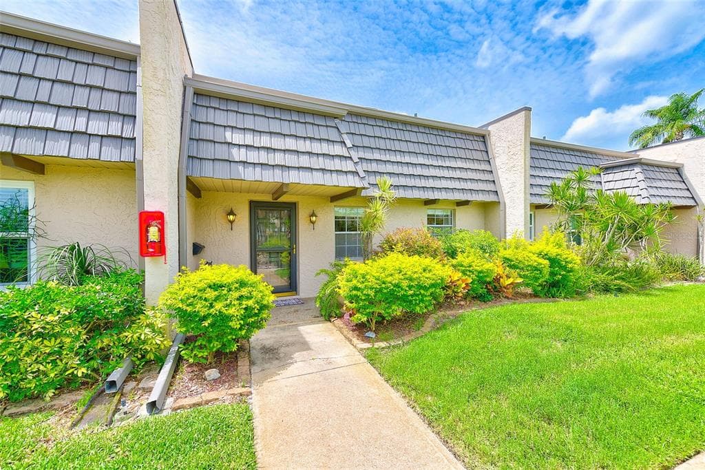 403 CORDOVA GREEN SEMINOLE, FL 33777