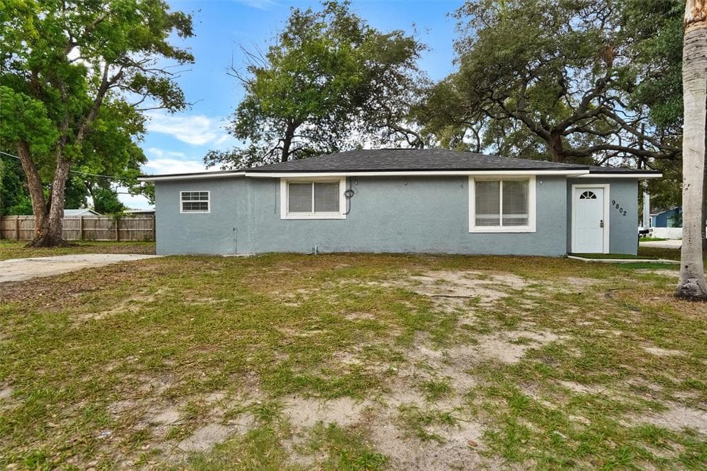 8902 N BOULEVARD TAMPA, FL 33604