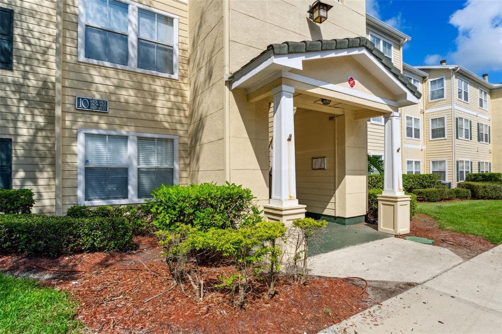 18119 STERLING GATE CIRCLE UNIT 18119 TAMPA, FL 33647