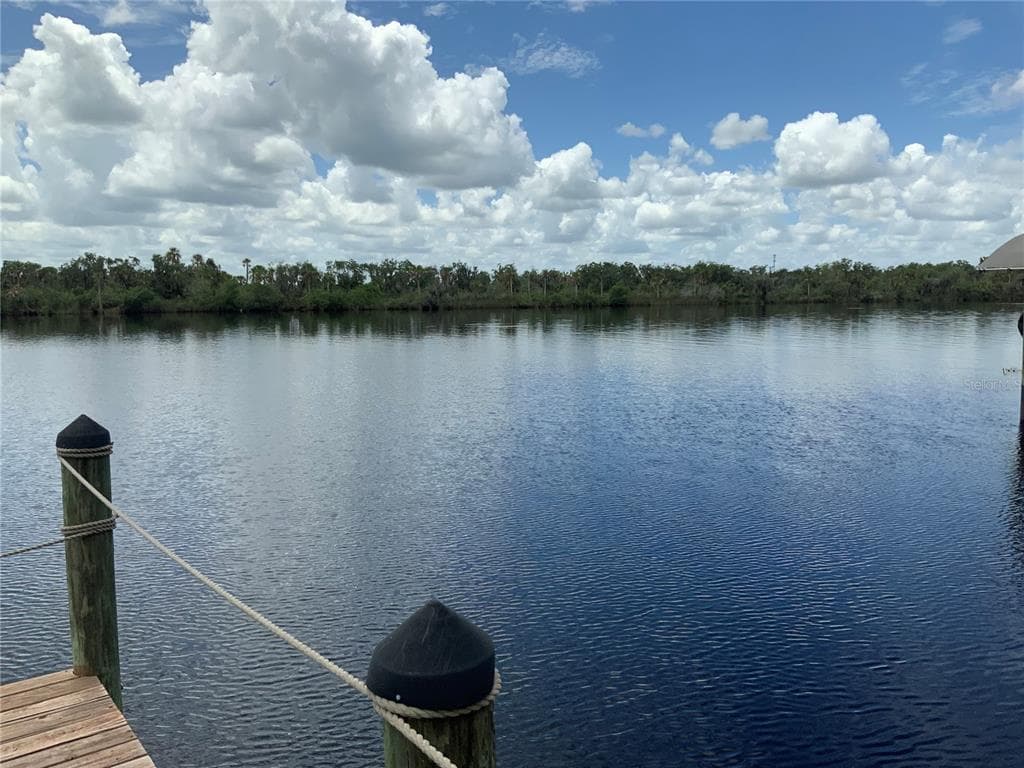 304 FRANCES CIRCLE RUSKIN, FL 33570