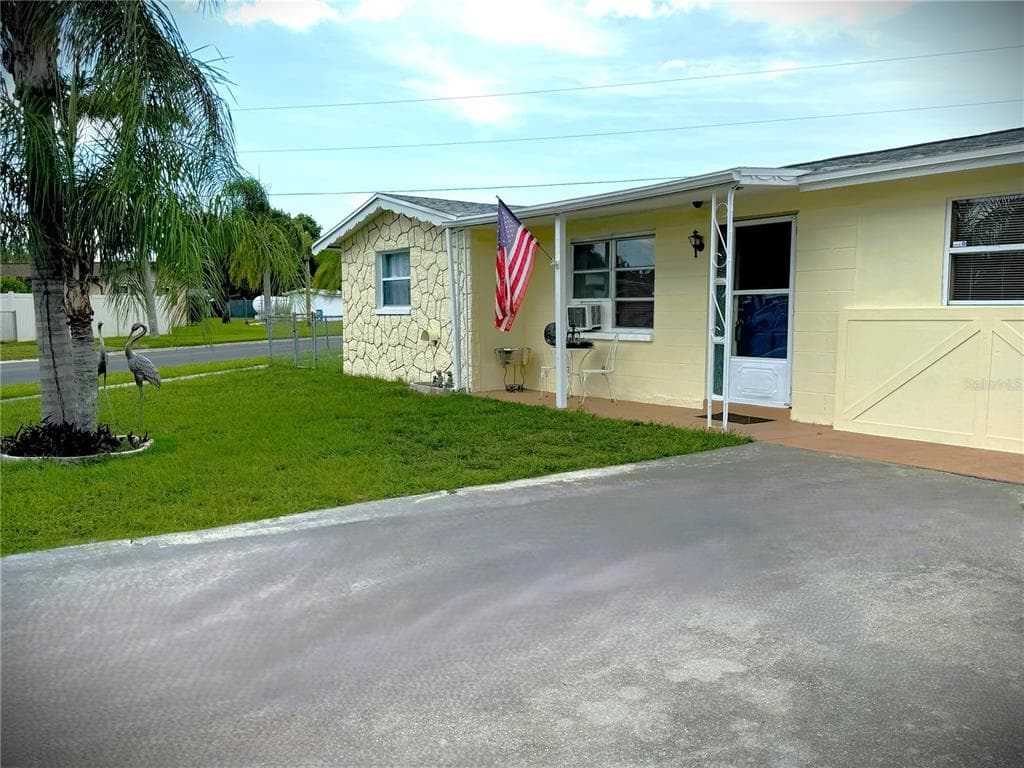 2235 PEGGY DRIVE HOLIDAY, FL 34690