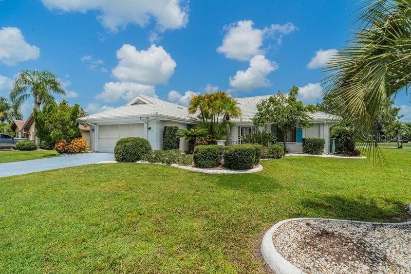 1725 WOLF LAUREL DRIVE SUN CITY CENTER, FL 33573