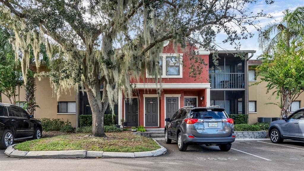 5668 BAYWATER DRIVE TAMPA, FL 33615