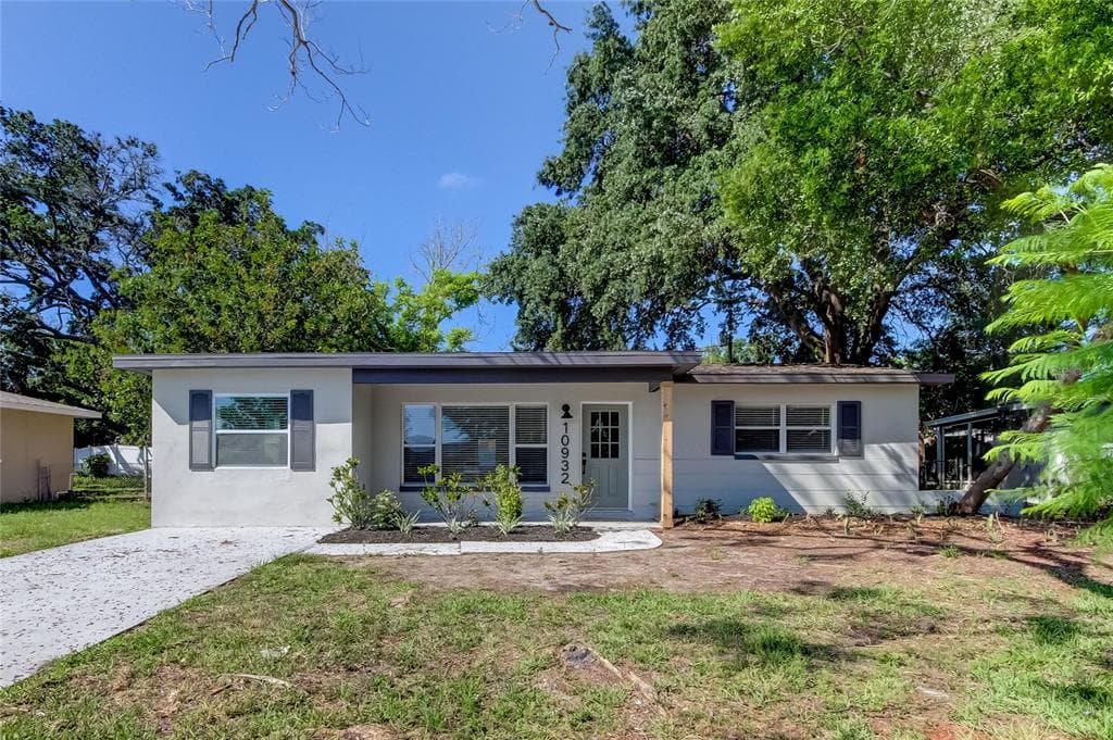 10932 VILLAGE GREEN AVENUE SEMINOLE, FL 33772