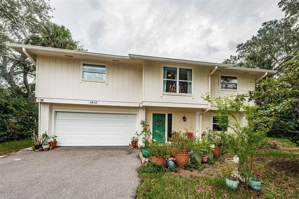 1410 RIVERSIDE DRIVE TARPON SPRINGS, FL 34689