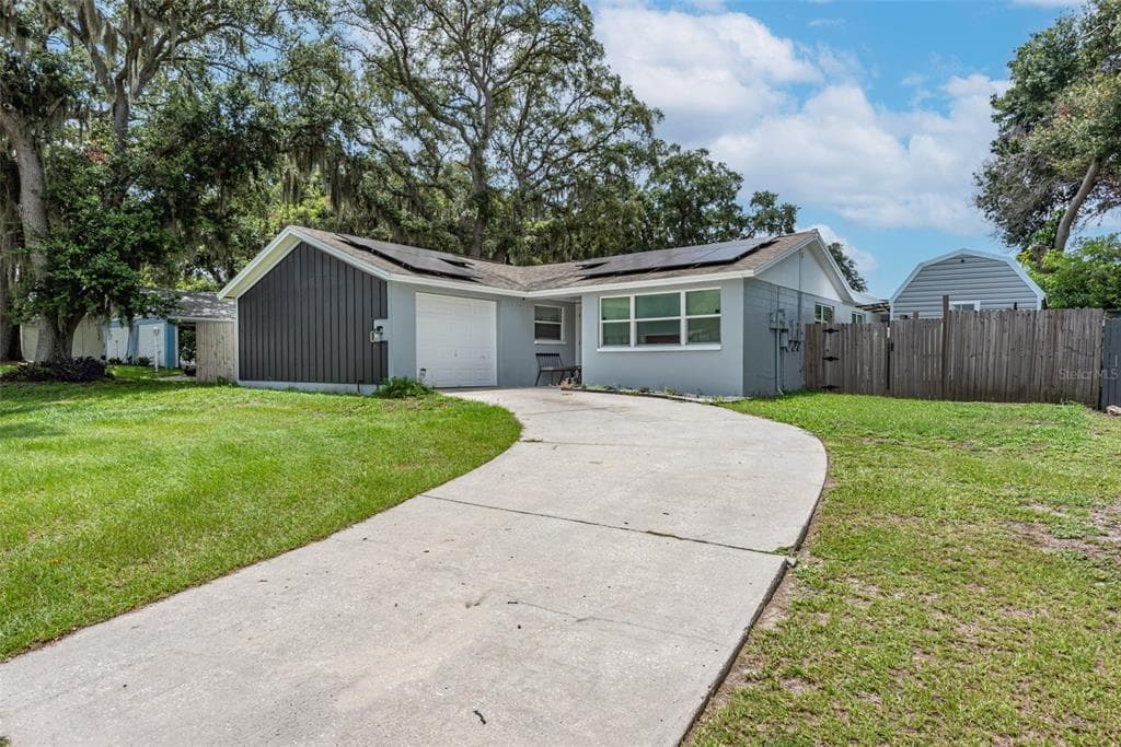 9047 HICKORY CIRCLE TAMPA, FL 33615