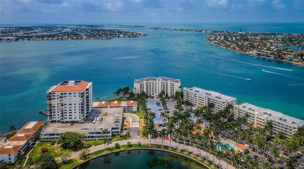 6105 BAHIA DEL MAR CIRCLE UNIT 187 ST PETERSBURG, FL 33715