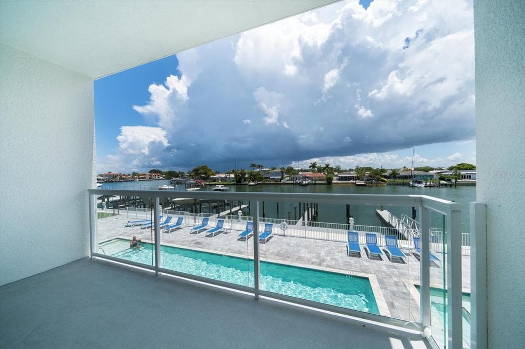 415 ISLAND WAY UNIT 202 CLEARWATER, FL 33767