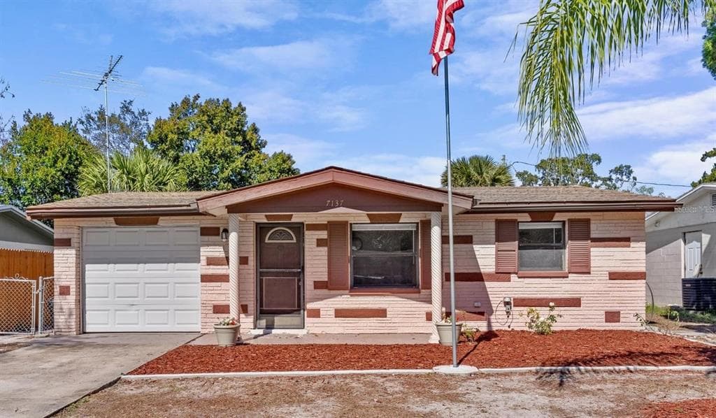 7137 GULF BREEZE CIRCLE HUDSON, FL 34667