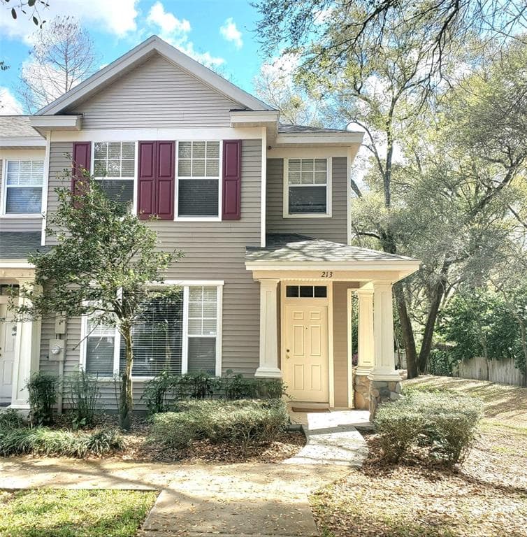 213 GOLDEN POND COURT VALRICO, FL 33594