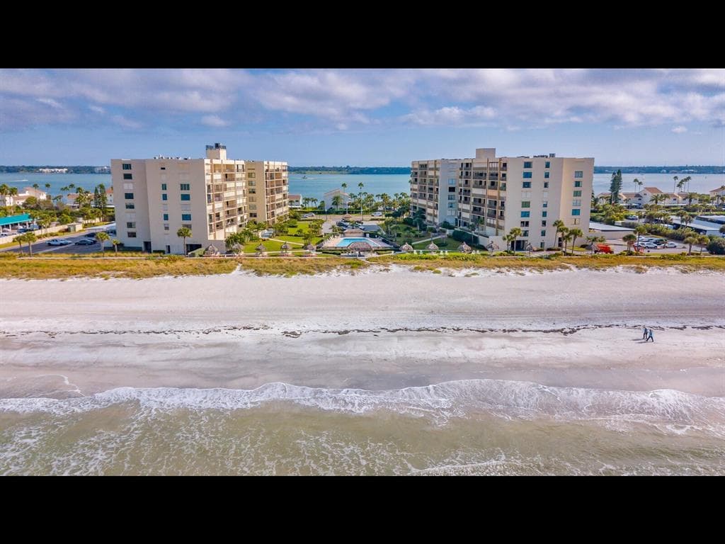 1430 GULF BOULEVARD UNIT 404 CLEARWATER BEACH, FL 33767