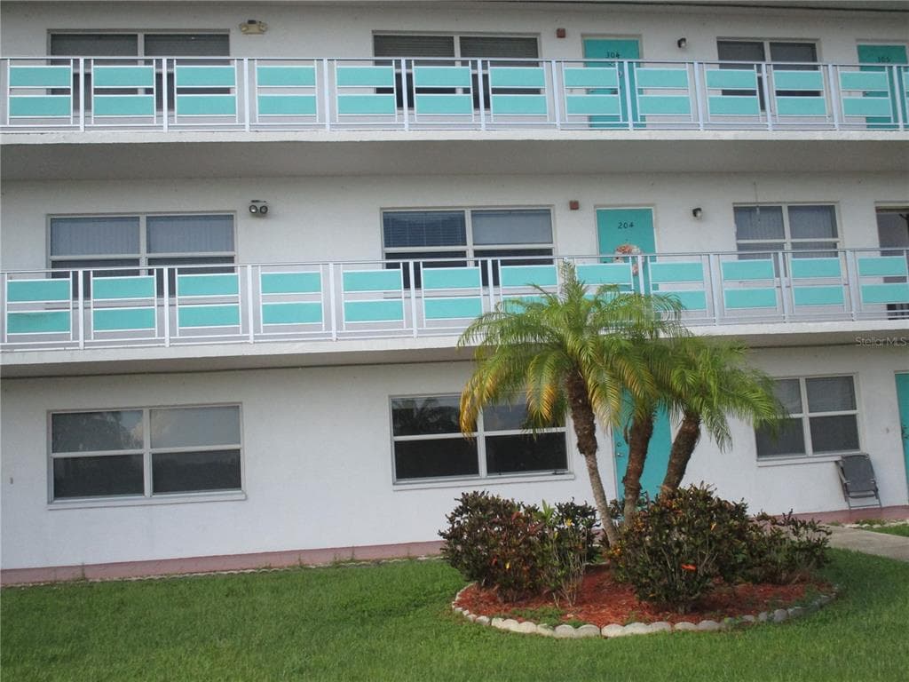 1950 59TH AVENUE N UNIT 204 ST PETERSBURG, FL 33714