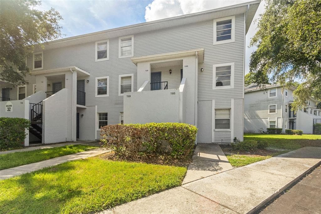 7195 E BANK DRIVE UNIT 206 TAMPA, FL 33617