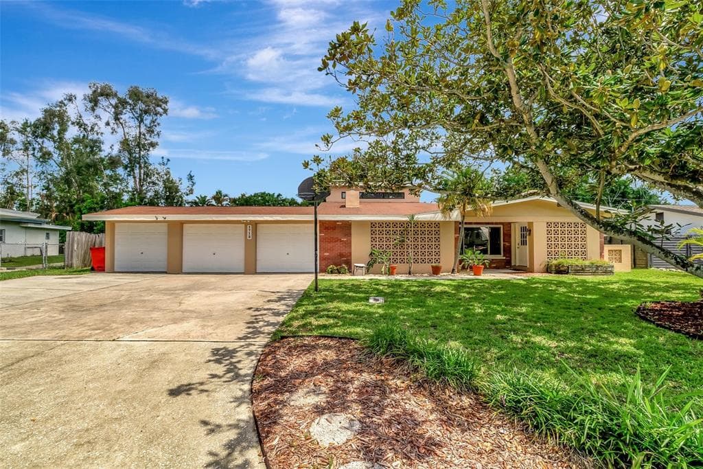 1712 FAULDS ROAD N CLEARWATER, FL 33756