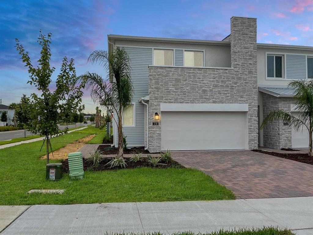 218 NINE IRON DRIVE DAVENPORT, FL 33896