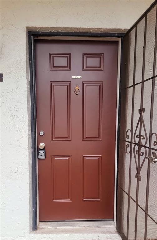 9105 TUDOR DRIVE UNIT F104 TAMPA, FL 33615