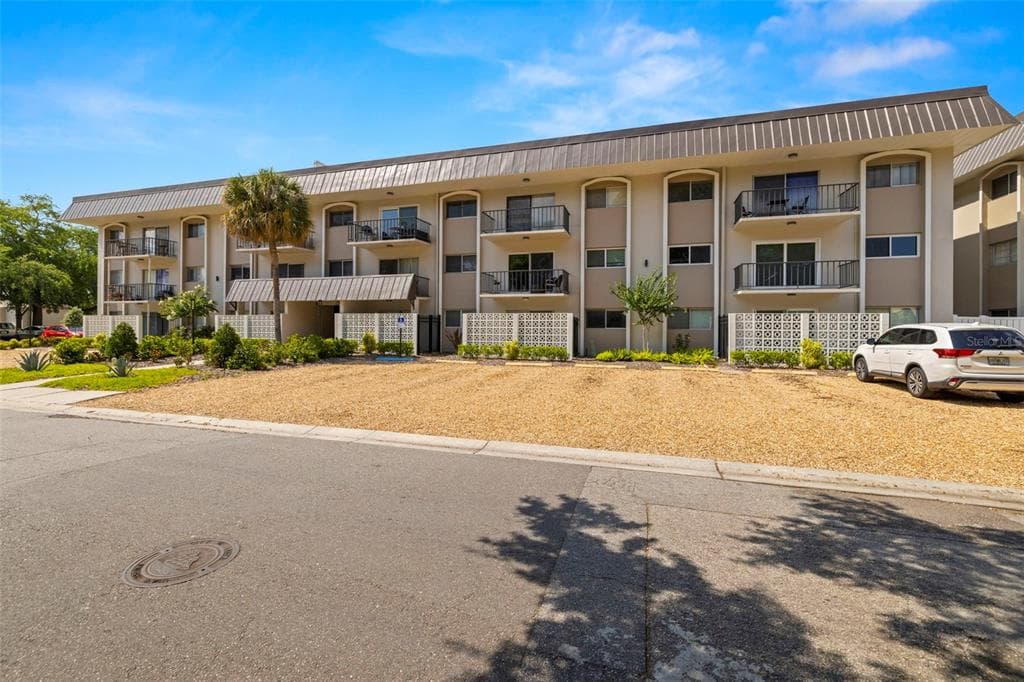 4611 W FIG STREET UNIT 104 TAMPA, FL 33609
