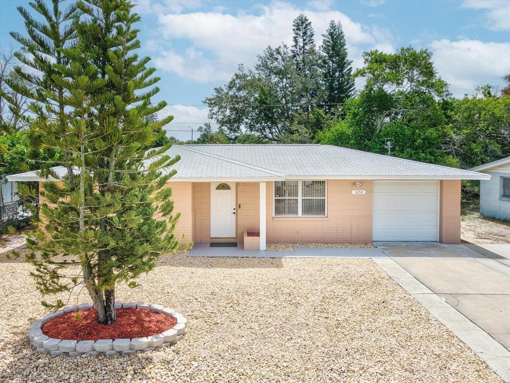 1050 LANDAU STREET HOLIDAY, FL 34690