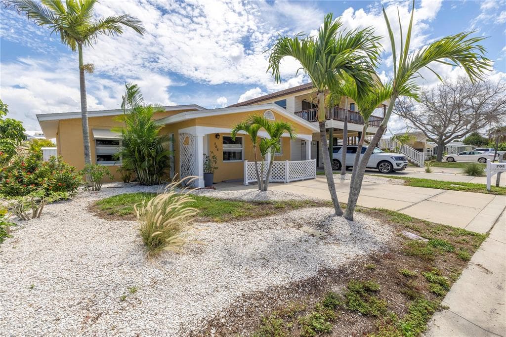 704 180TH AVENUE E REDINGTON SHORES, FL 33708