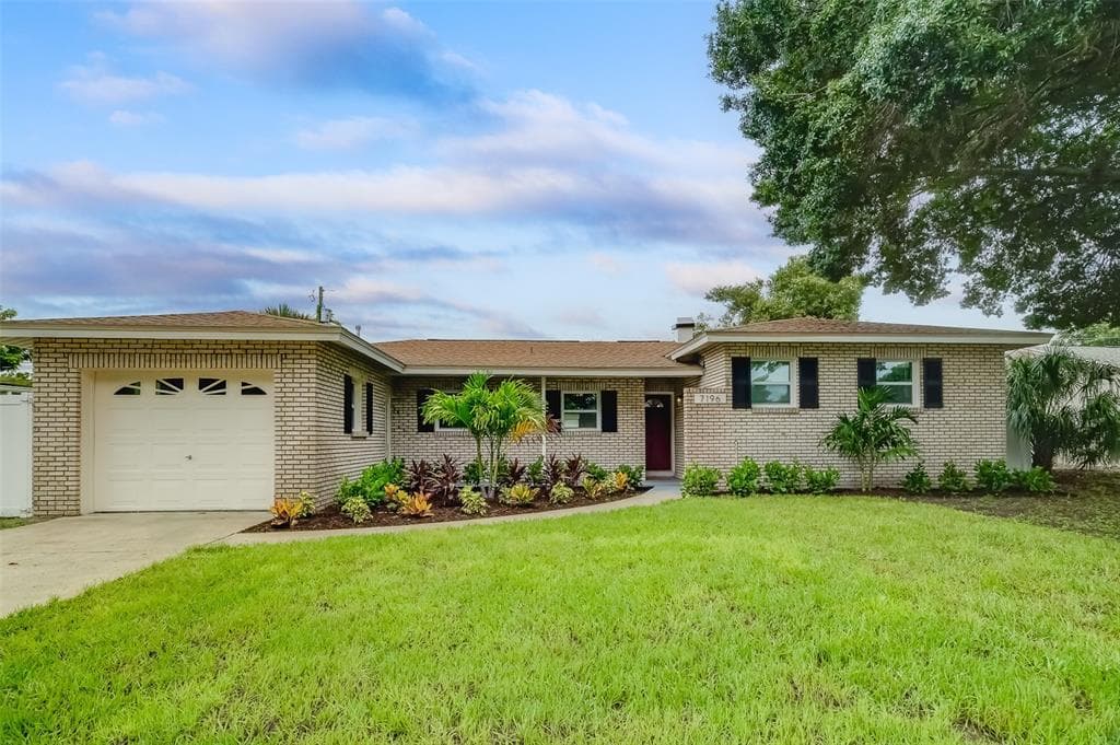 7196 DARIEN WAY CLEARWATER, FL 33764