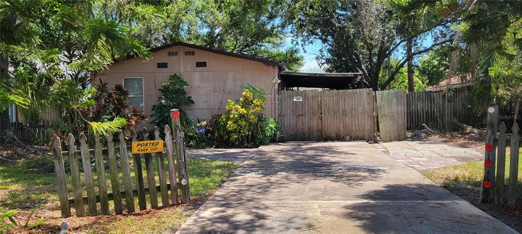 6154 104TH AVENUE N UNIT 216 PINELLAS PARK, FL 33782