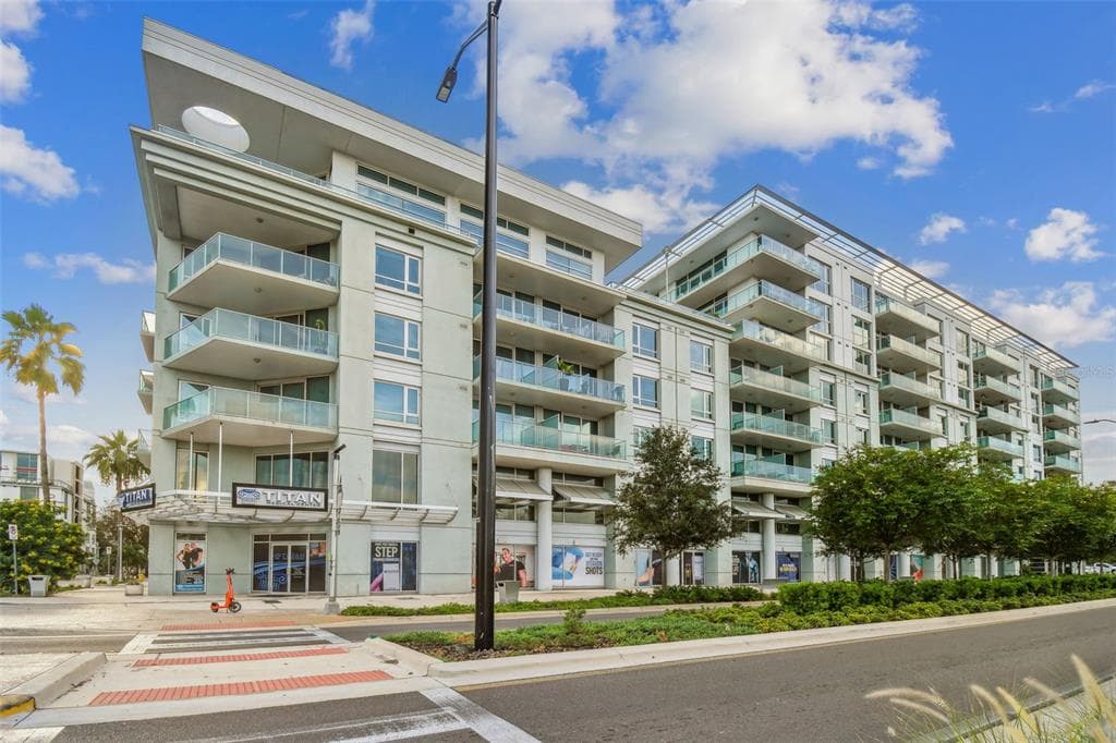 912 CHANNELSIDE DRIVE UNIT 2504 TAMPA, FL 33602