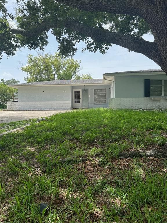 1643 SOUVENIR DRIVE CLEARWATER, FL 33755