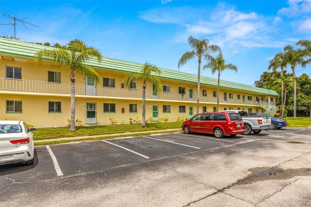2005 GREENBRIAR BOULEVARD UNIT 14 CLEARWATER, FL 33763