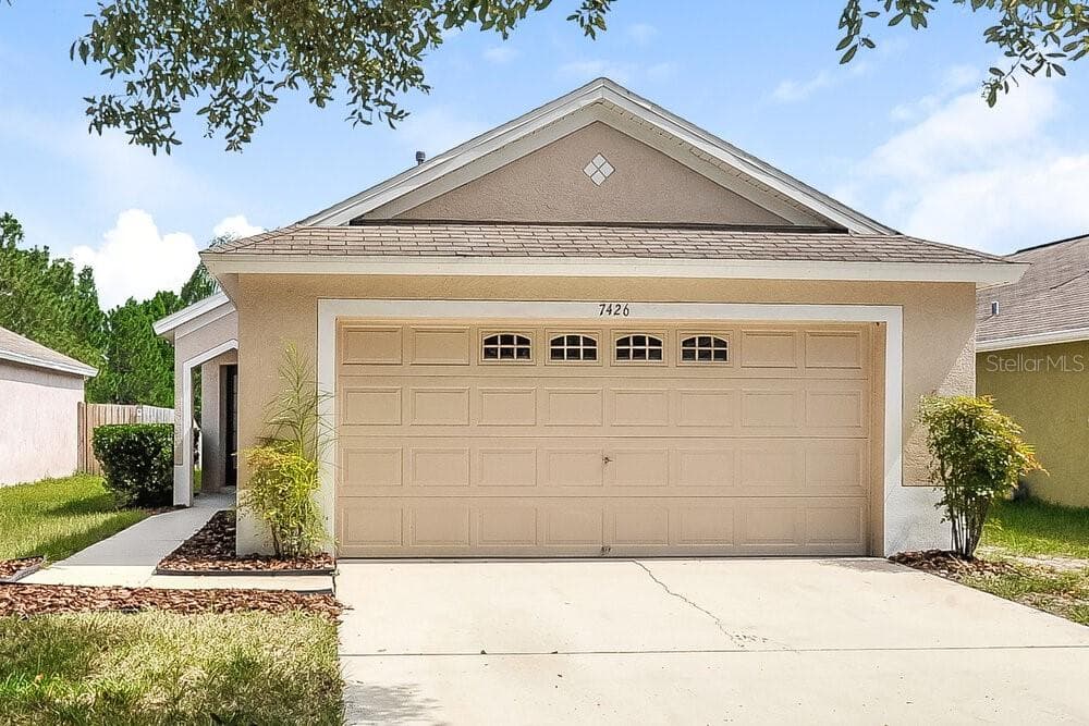 7426 OXFORD GARDEN CIRCLE APOLLO BEACH, FL 33572