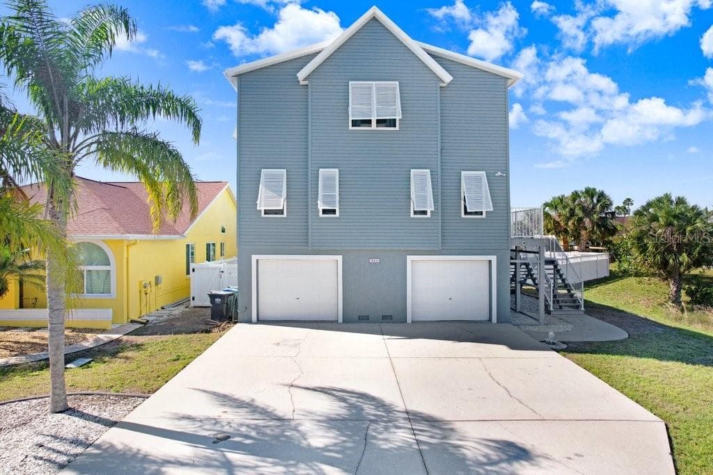 944 APOLLO BEACH BOULEVARD APOLLO BEACH, FL 33572