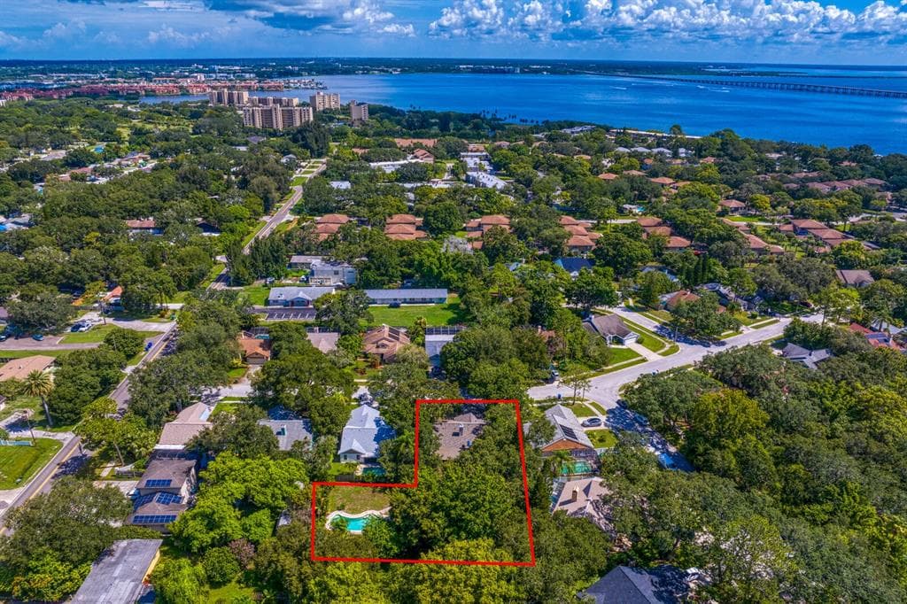 2916 LONGBROOKE WAY CLEARWATER, FL 33760