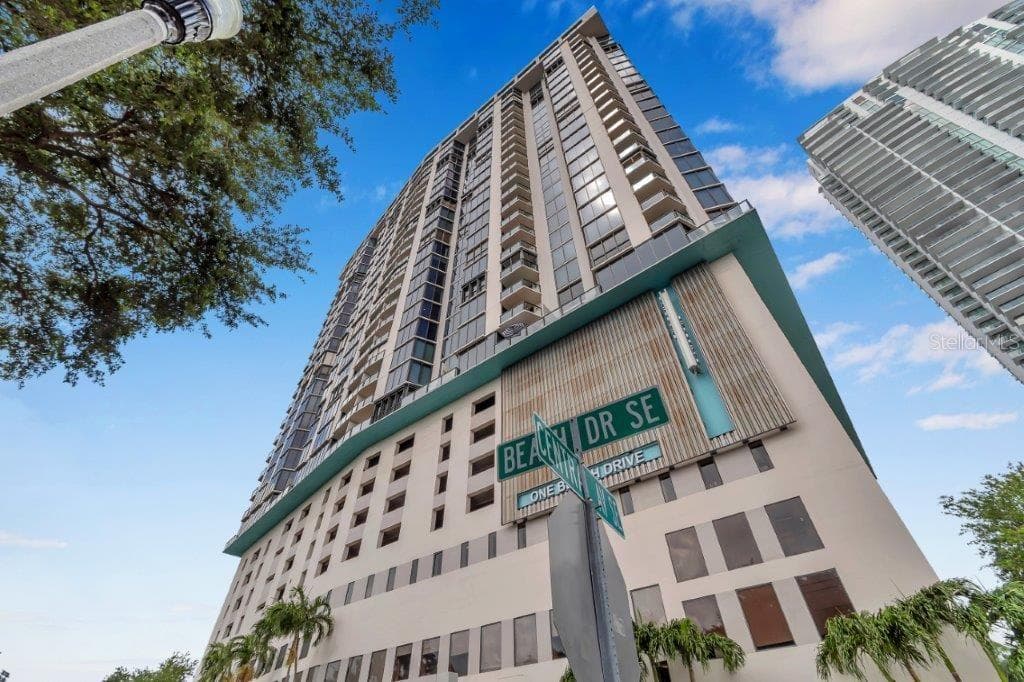 1 BEACH DRIVE SE UNIT 2511