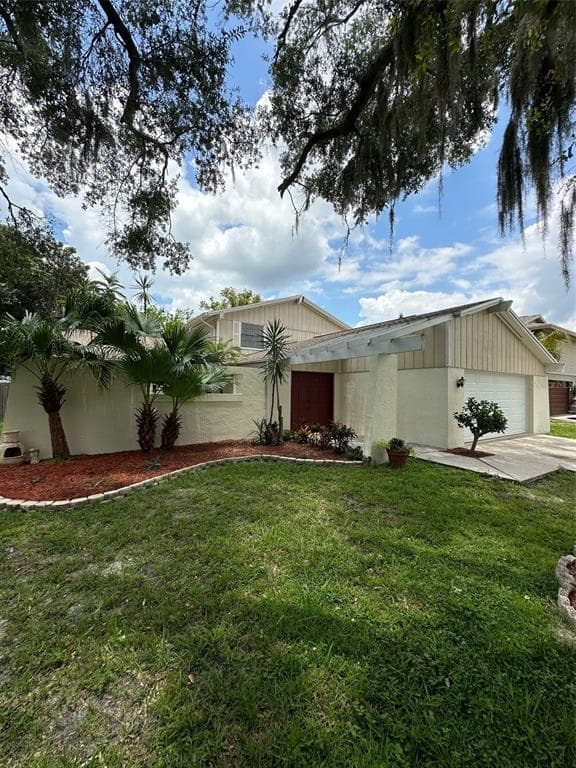4417 LARKFIELD LANE TAMPA, FL 33624